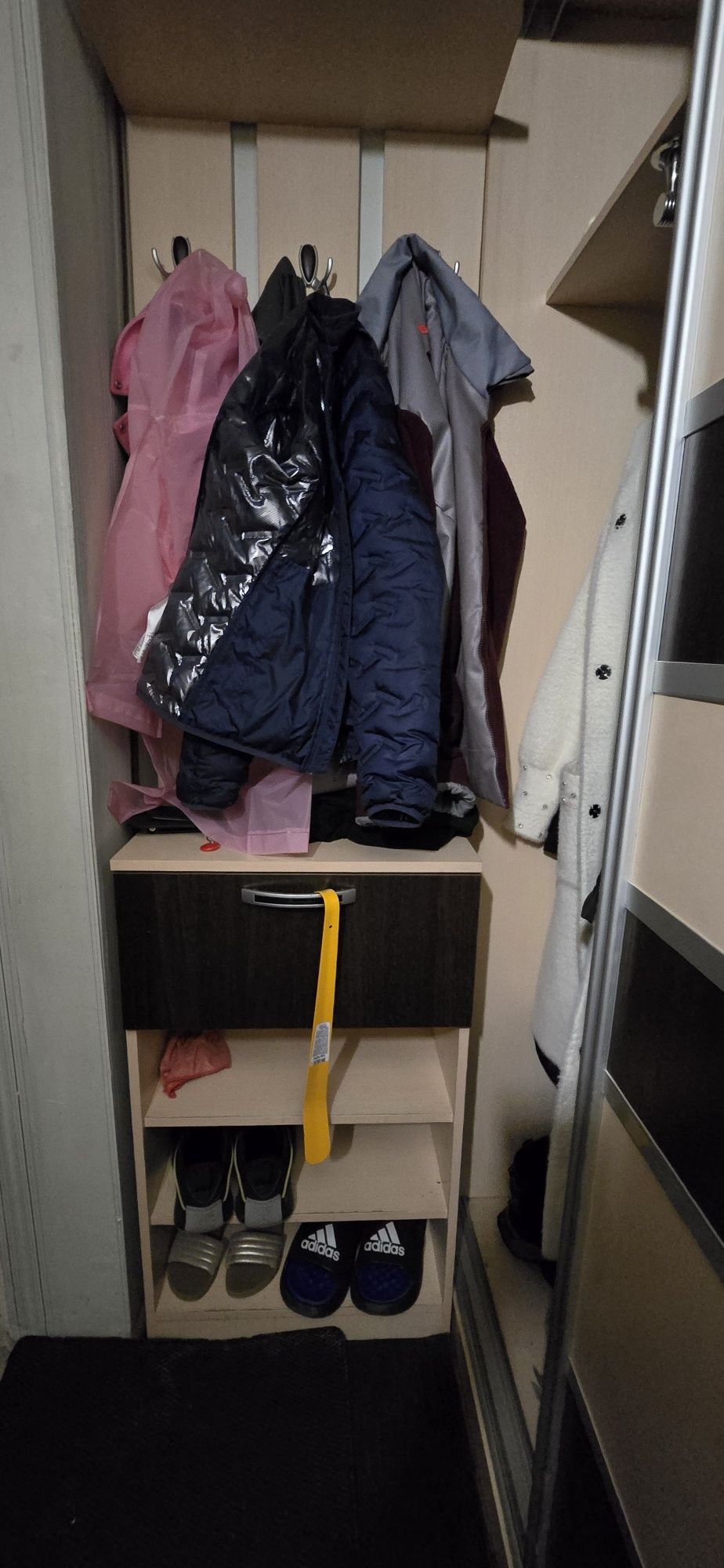 Продам комплект в прихожую