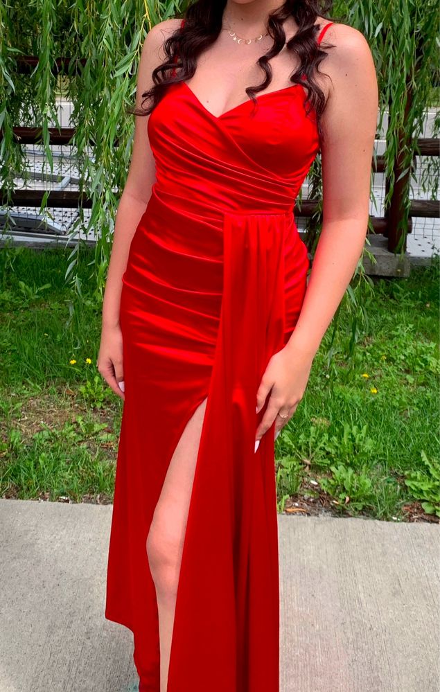 Rochie roșie elegantă