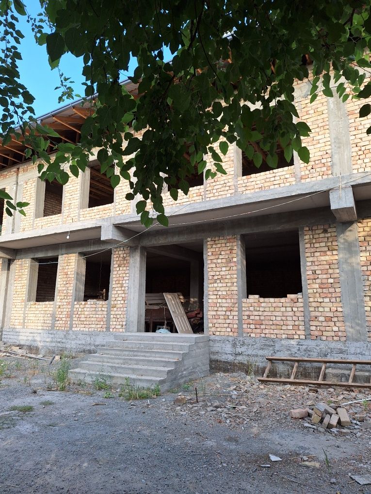 Курилиш битмаган бино сотилияпти.
