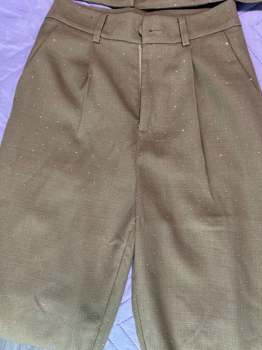 Дамски костюм с камъни