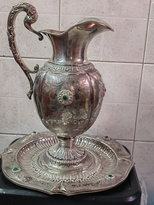 Сребърна кана за течности