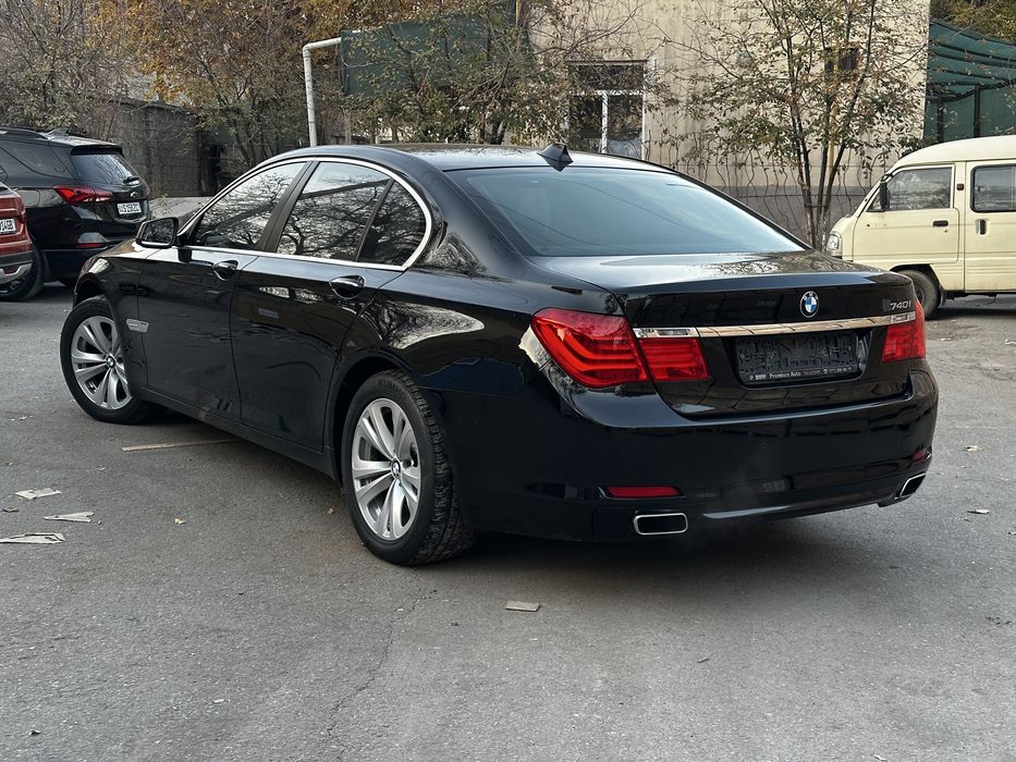 BMW F01 740i коротыш, 2012 год, пробег 127 000 км, местами крашенна