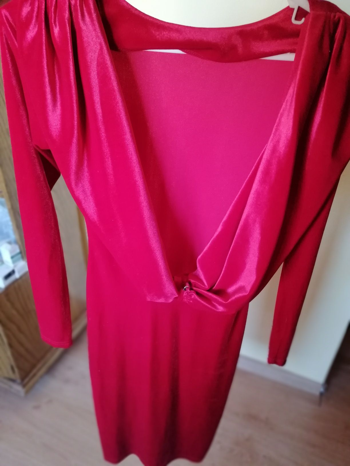 Rochie roșie cu spatele gol  din catifea mărimea 36 38