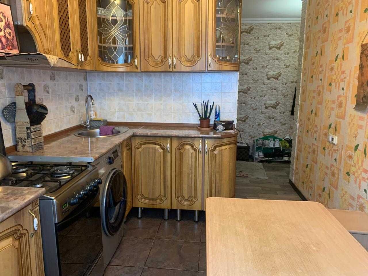 №1352. Продается 3-х комнатная кв. у/п на 3 "А" микрорайоне.