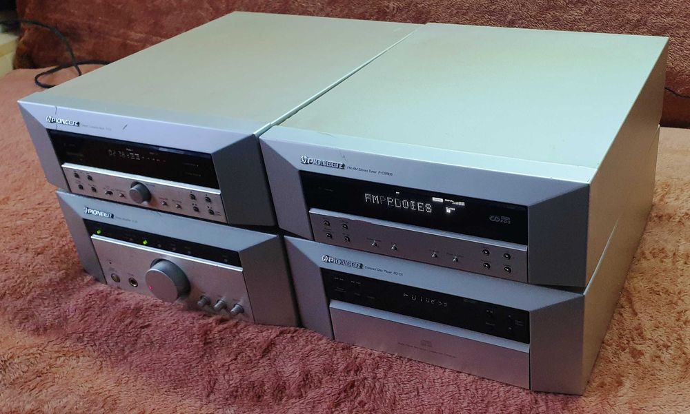 Pioneer A-C5 statie, PD-C5 CD player, F-C5RDS tuner, T-C5 Deck.