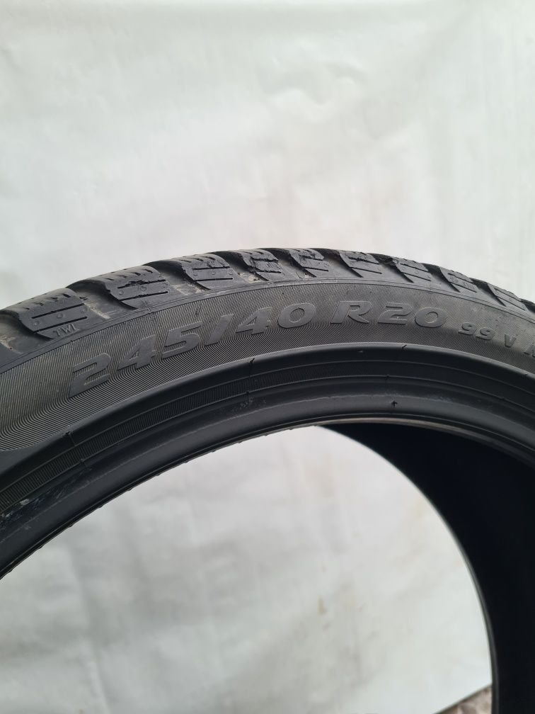 2бр 245 40 20  зимни Pirelli runflat  - 19г