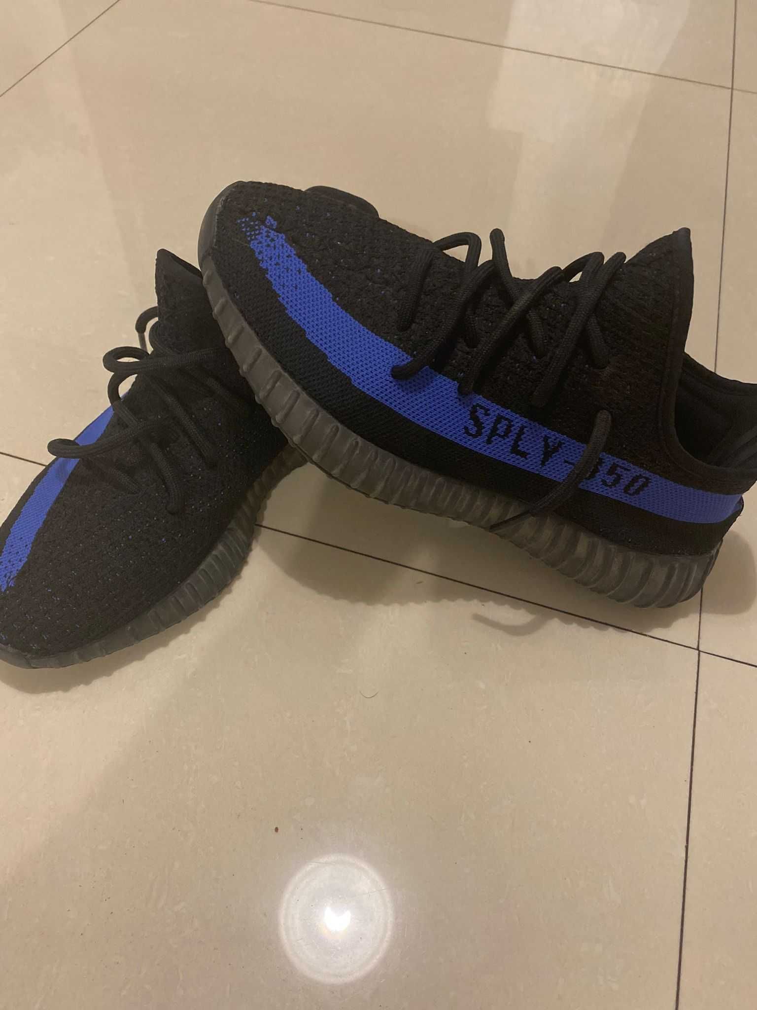 Adidasi Yezzy blue, marimea 40, purtati de 2-3 ori, conditie 10/10