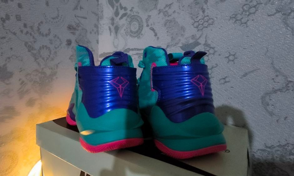 Продам новые баскетбольные кроссовки высокие(хай-топ). Размер 38.