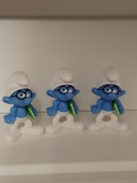 Vând  jucării strumfi