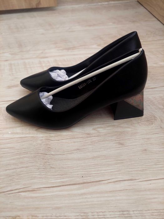 Дамски обувки на ток 37 номер