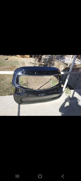 Trekker zadni kapot sotiladi