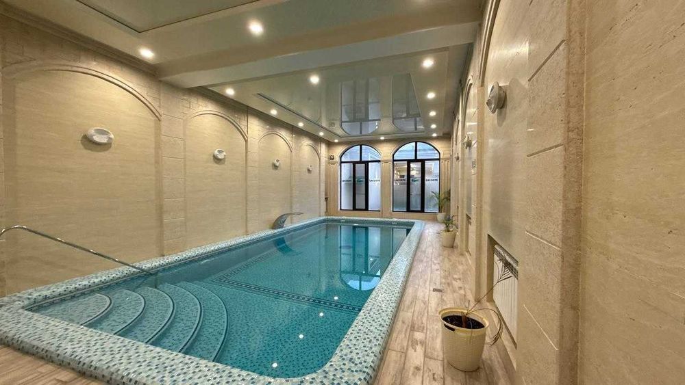 Продаётся роскошный дом с бассейном, лифтом и великолепным двором!