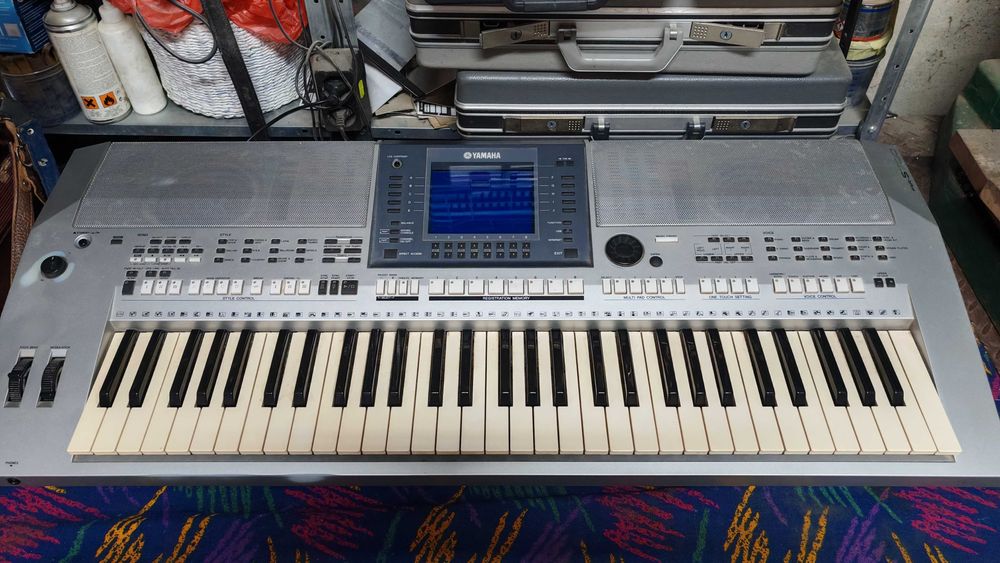 Синтезатор Yamaha PSR S700
