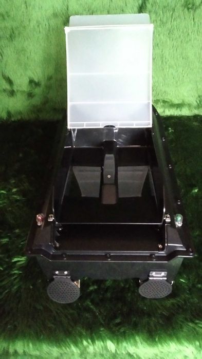 Лодка за захранка с GPS ; сонар ; автопилот ; 7,4V ; 16+1 поз.