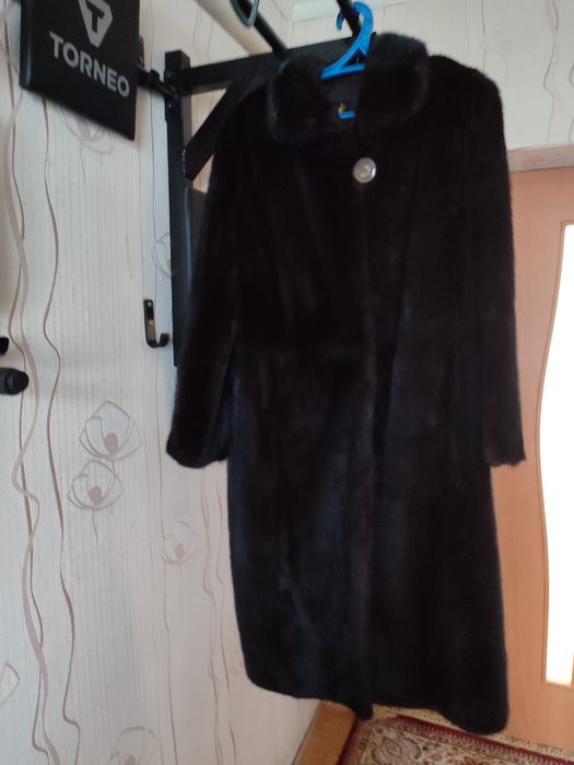 Продам норковую шубу из цельной норки в отличном состоянии. 56 размер.