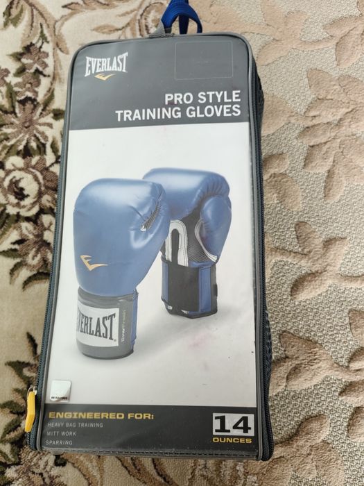 Боксерские перчатки