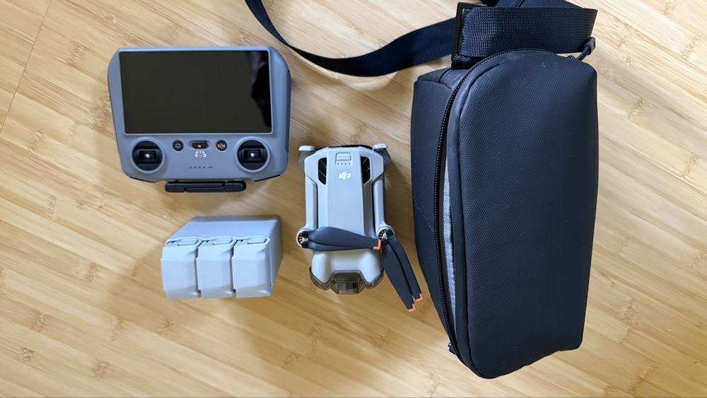 Drona DJI Mini 4 PRO Fly More Combo + Smart Controller RC 2