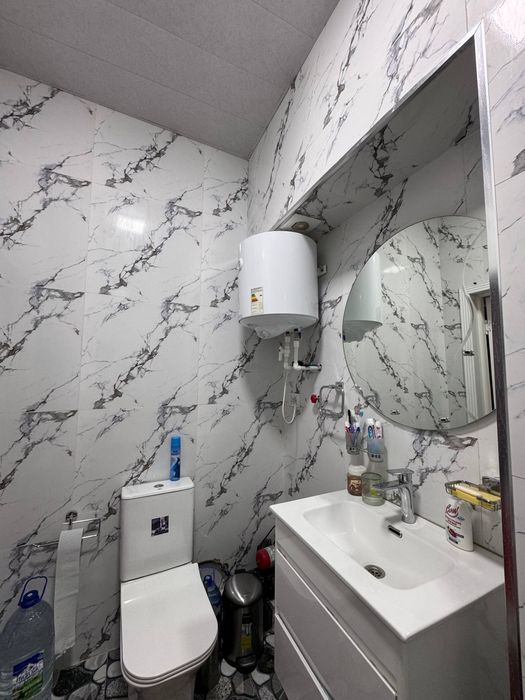 Срочно продаётся 2 х комнатная квартира на
 5 этаже в 7 этажном элитно