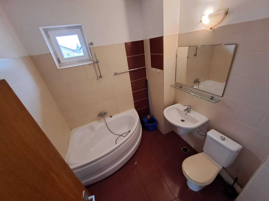 Proprietar inchiriez vila 6 camere in Constanta, Agigea ,Lazu