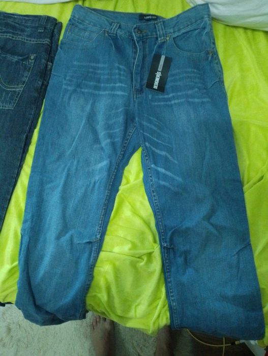 Vând blugi  bărbătești NOI
