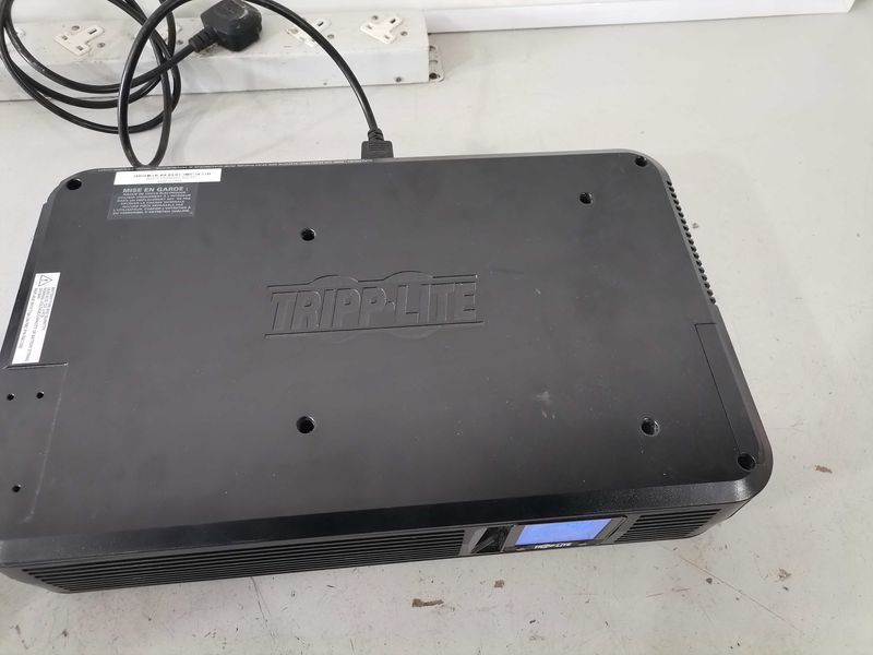 UPS - Tripp lite SMX1500LCD