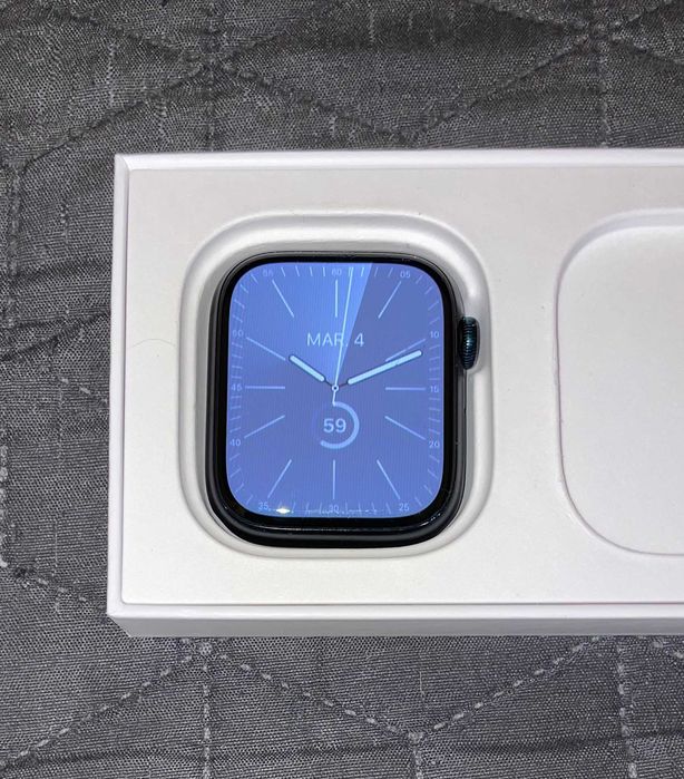 Apple Watch Series 8, 45mm – Stare excelentă + multe accesorii
