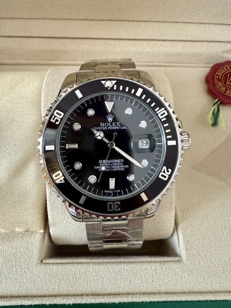 Часовник Rolex Submariner - Самонавиващ механизъм с кутия и документи