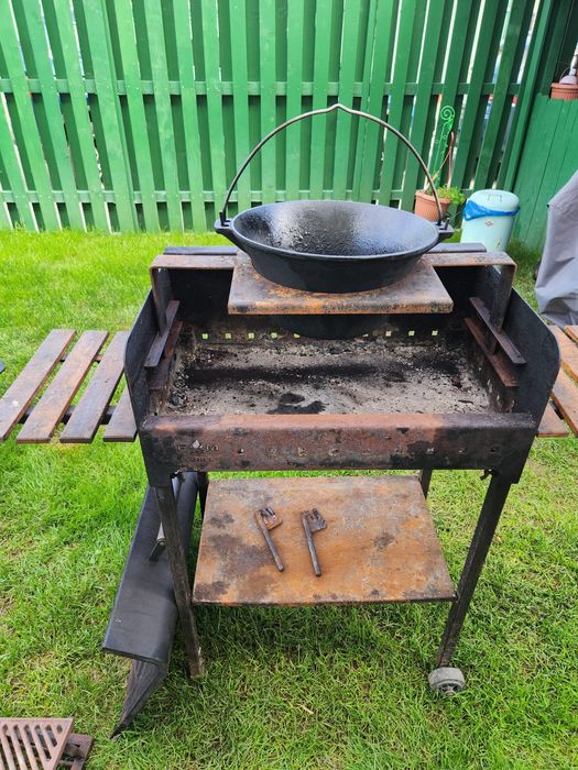 Gratar de fonta FM grill cu multe accesorii