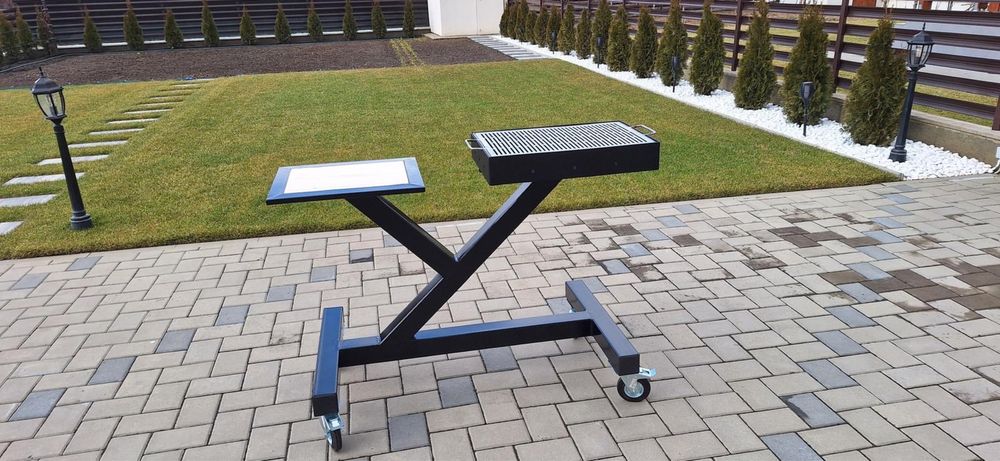 Grătar mobil cu masă