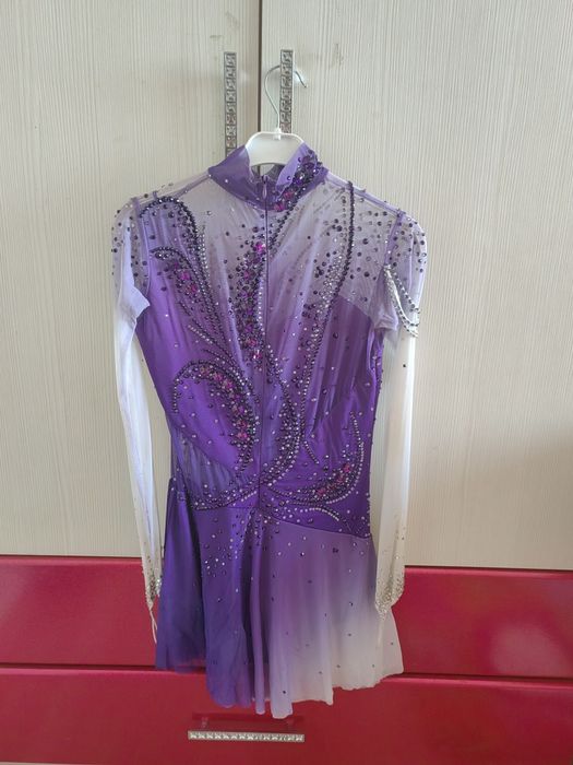 Продаю платье для фигуристов
