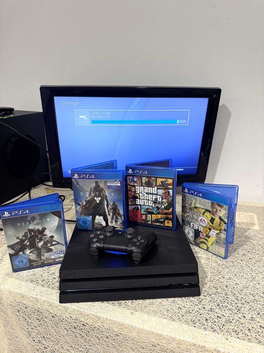 Consolă Sony PS4 Pro, 1TB cu 4 jocuri!