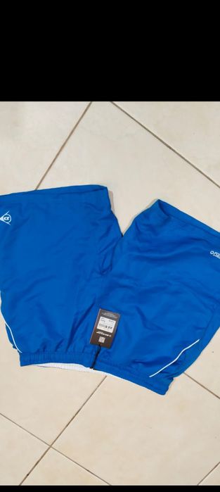 Sorturi tenis cimp, noi, cu eticheta.