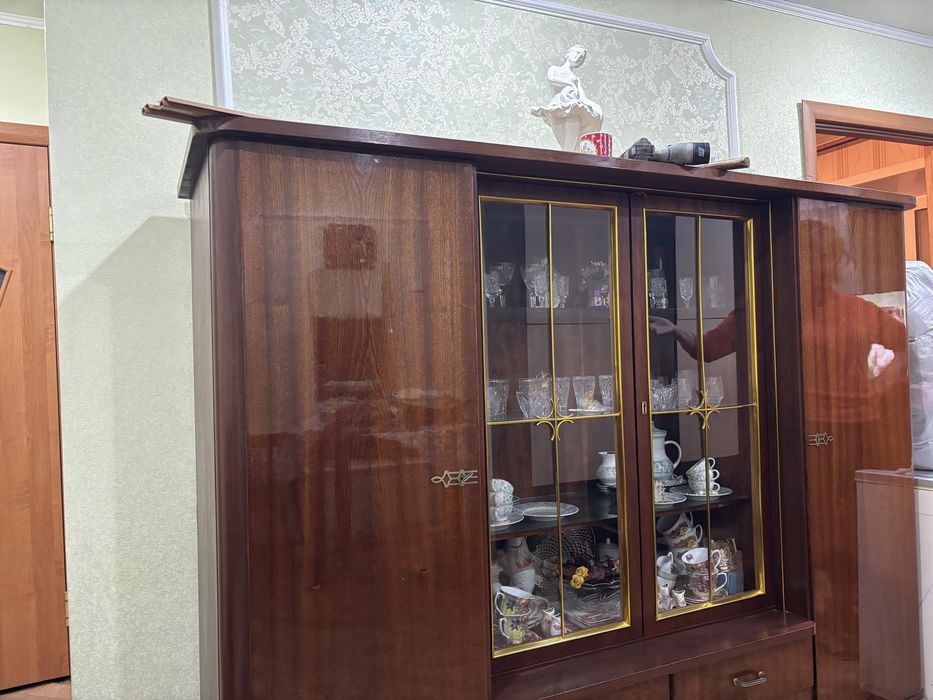 Сервант советский в отличном состоянии