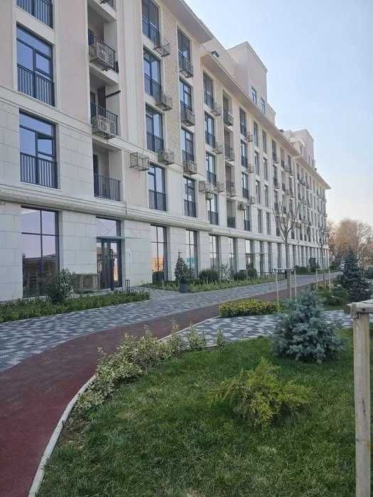 квартира в жилом комплексе NRG Hayot, расположенном в самом центре ;