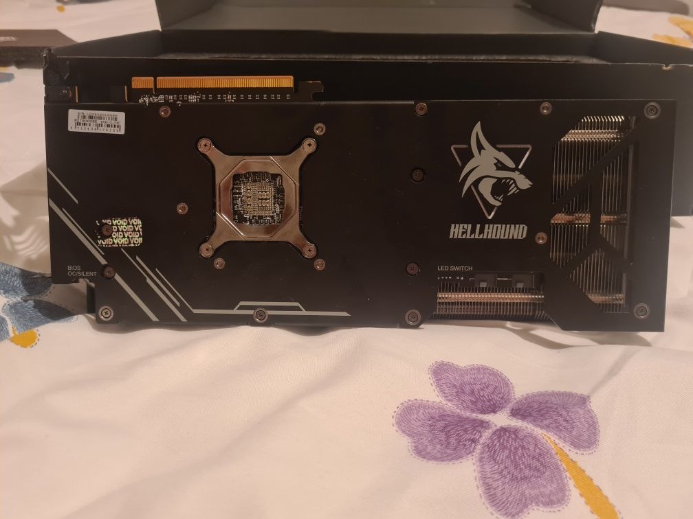 Placa Video RX 7900 GRE + Sag bracket