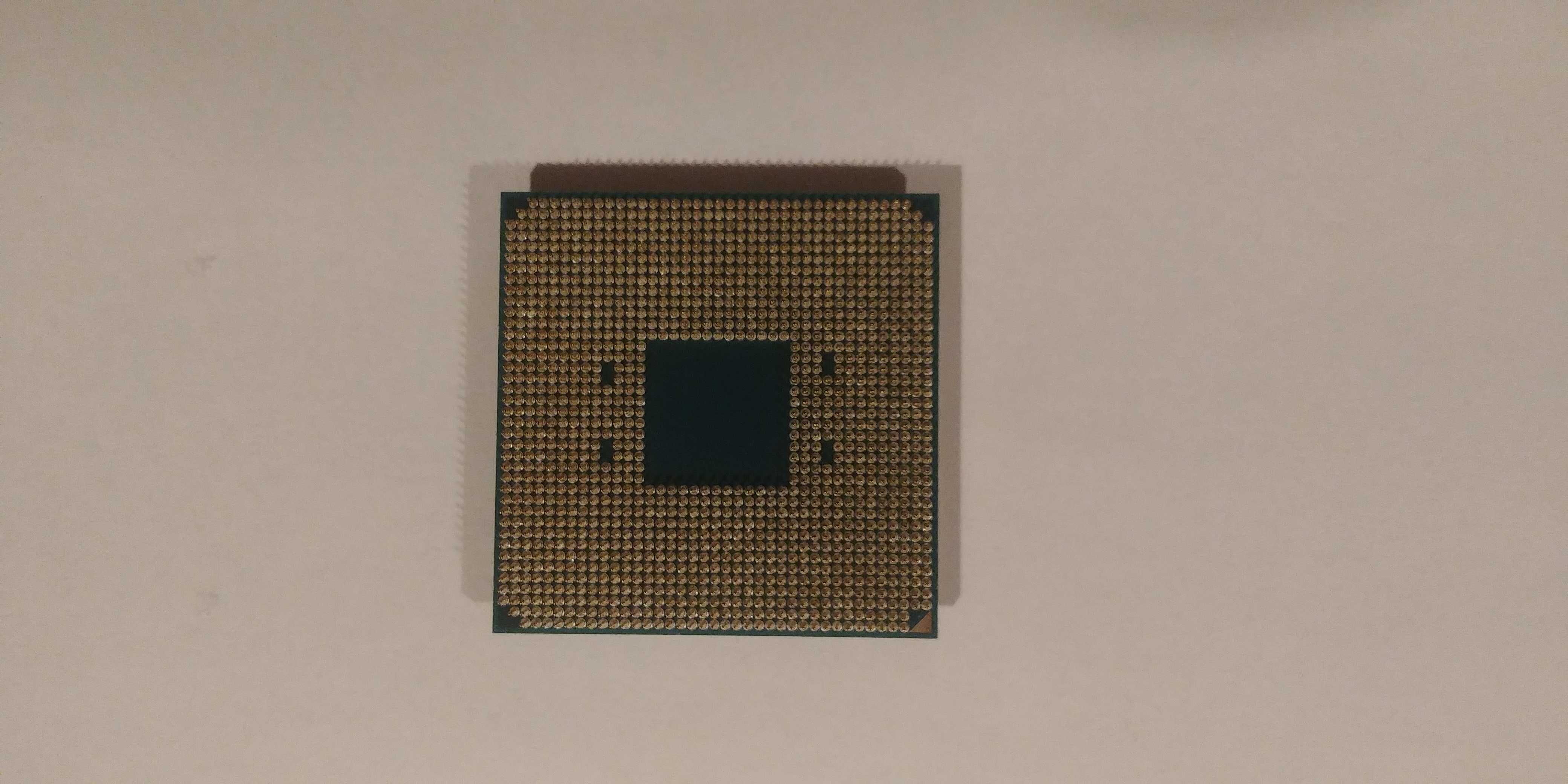 Kit procesor Ryzen 7 3700x + 16 GB DDR 4 3200MHz RGB