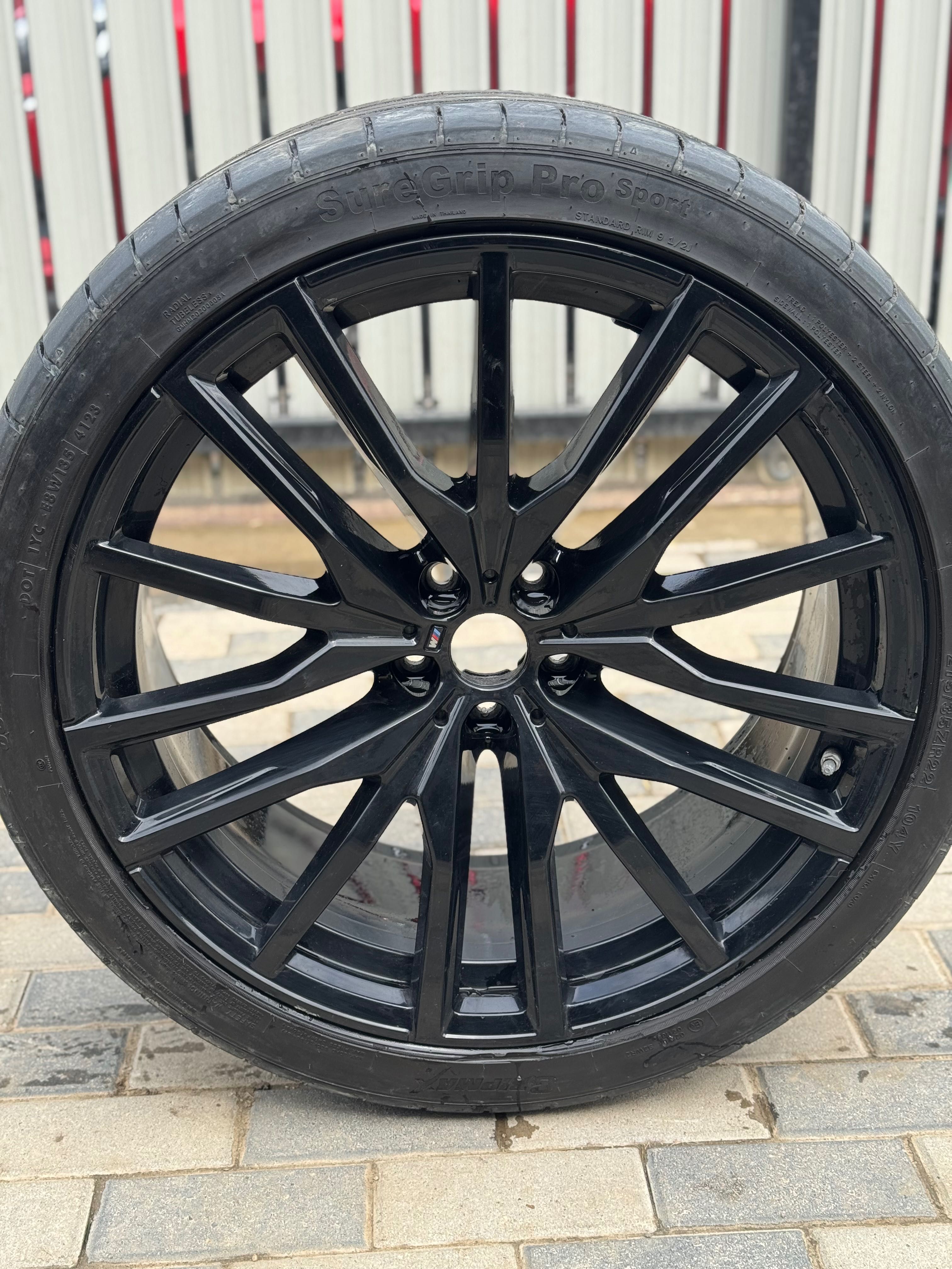 Jante BMW X5 M Performance Double Spoke 742M 22’