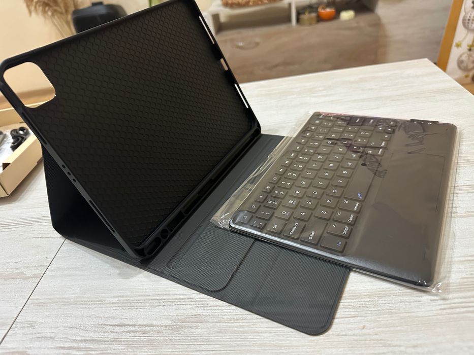 Ipad Pro Кейс + Клавиатура с тъч пад