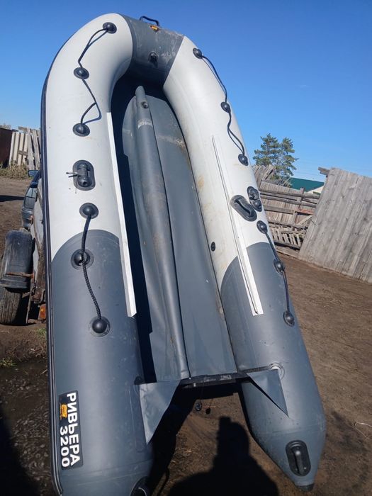 Продам моторную лодку