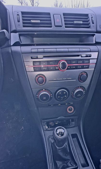 Dezmembrez Mazda 3, an 2006, motor 1.6 cd 80kw 109cp