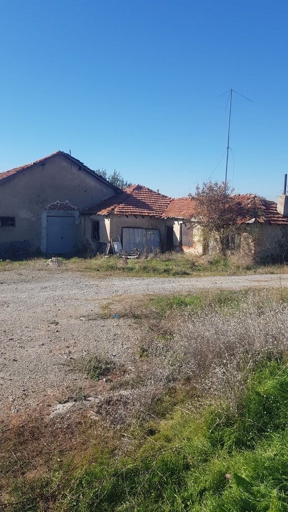 Продава стопански имот в с.Смочево
