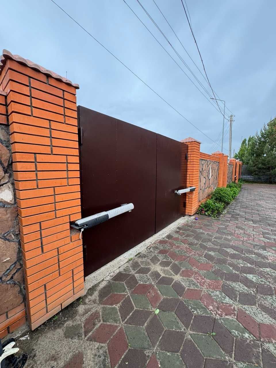 Продам коттедж в Кирпичном (600 квадратов)