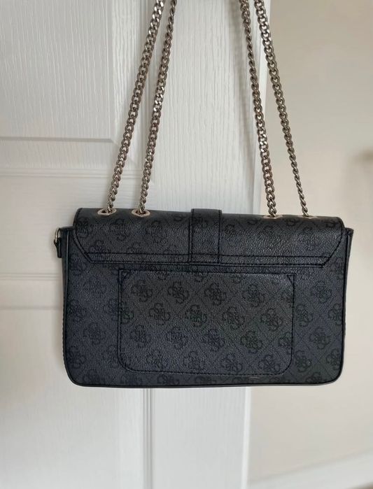 Черна дамска чанта Guess