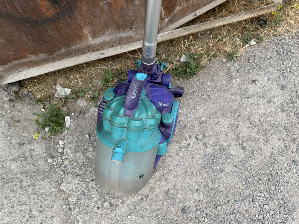 * Dyson DC 08 пылесос б/у требуется ремонт