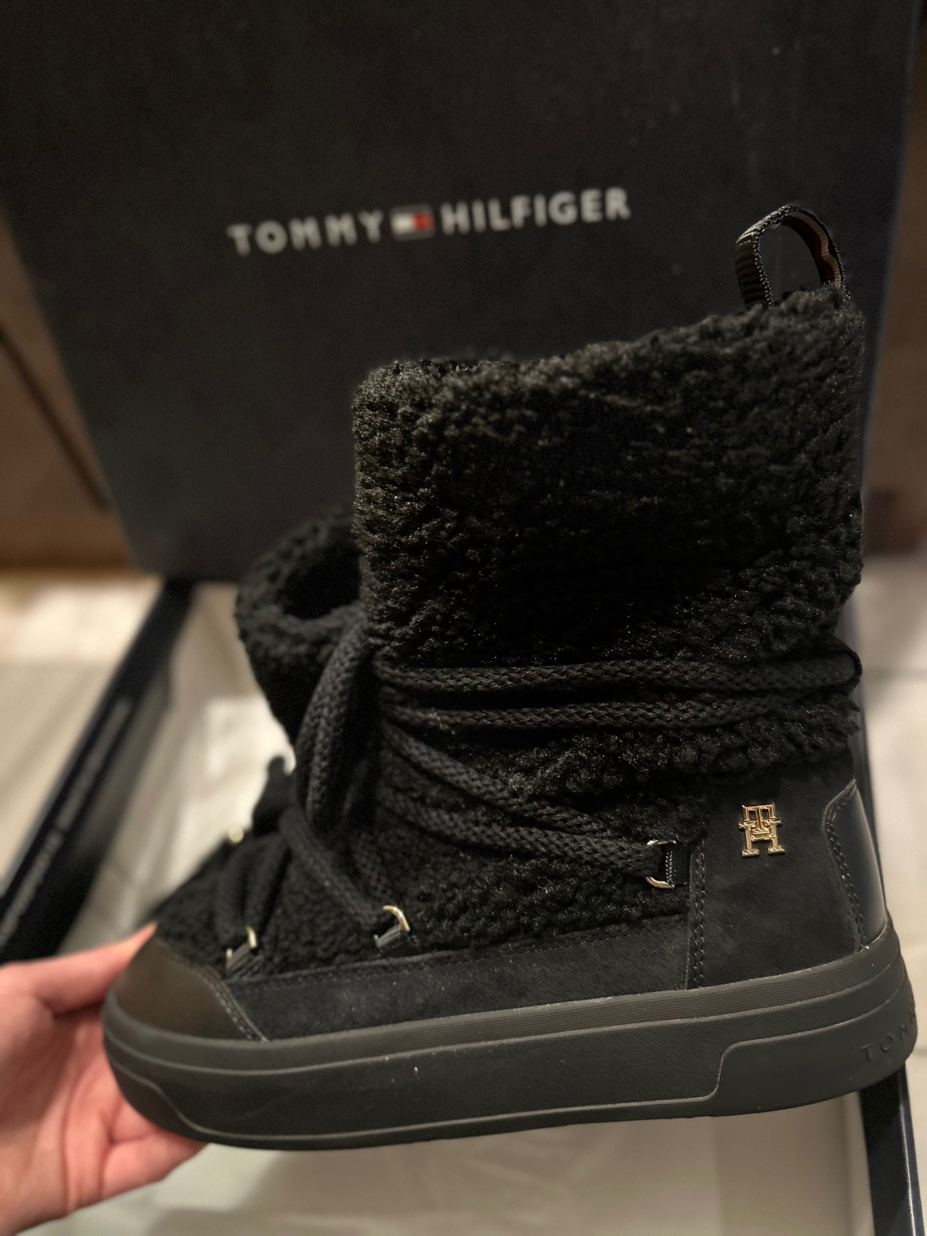 Апрески Tommy Hilfiger