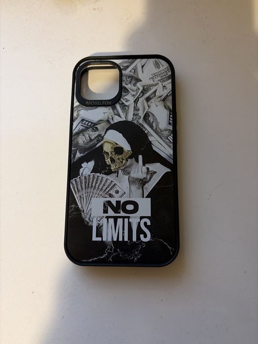 Калъфи за iphone 13
