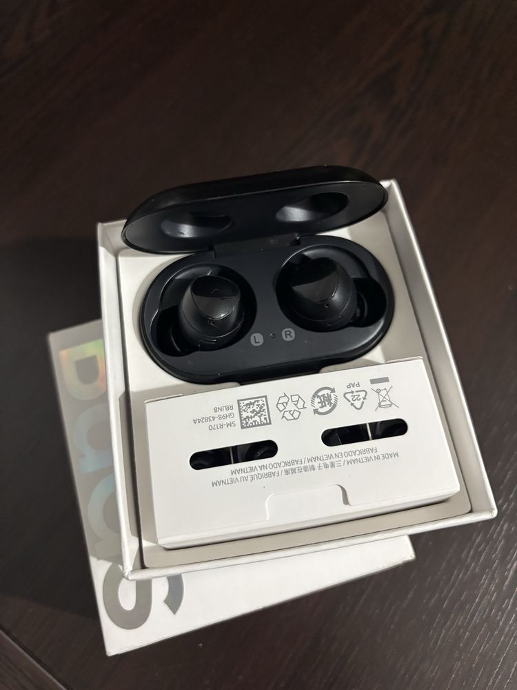 Samsung buds слушалки