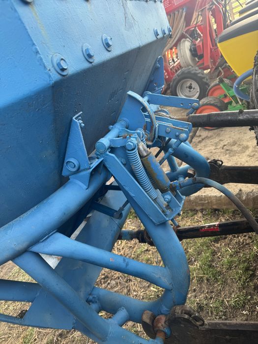 Pachet met erbicidat+distribuitor ingrasaminte