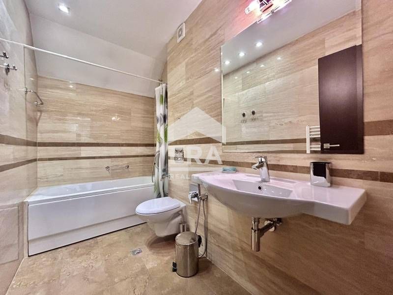 Дава се под наем Тристаен апартамент в София, Лозенец - 161 кв.м за 2000 € - Снимка #8