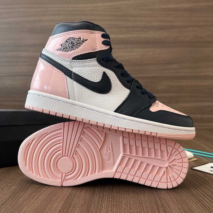 Adidasi Air Jordan 1 High Atmosphere